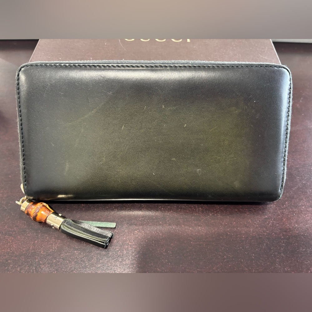 Pre-owned Gucci Black Leather wallet with bamboo tassel.